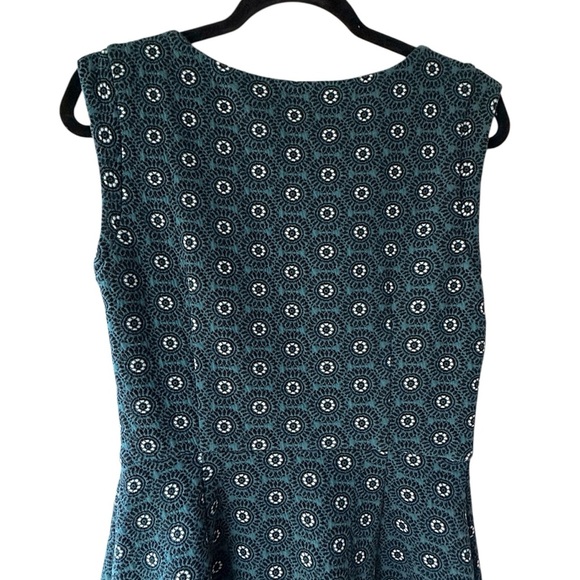 LOFT | NWOT TEXTURED KNIT GREEN & BLACK RETRO PRINT DRESS FIT & FLARE | SIZE: 6 - Picture 7 of 9